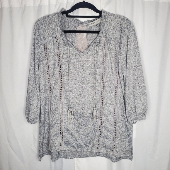 ♡♡ Absolutely Famous Split Neck Gray Peasant Top Size Large - Picture 1 of 8